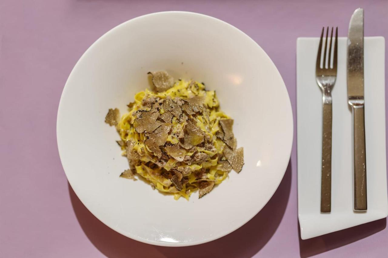 טרווי Albergo Ristorante Il Terziere מראה חיצוני תמונה