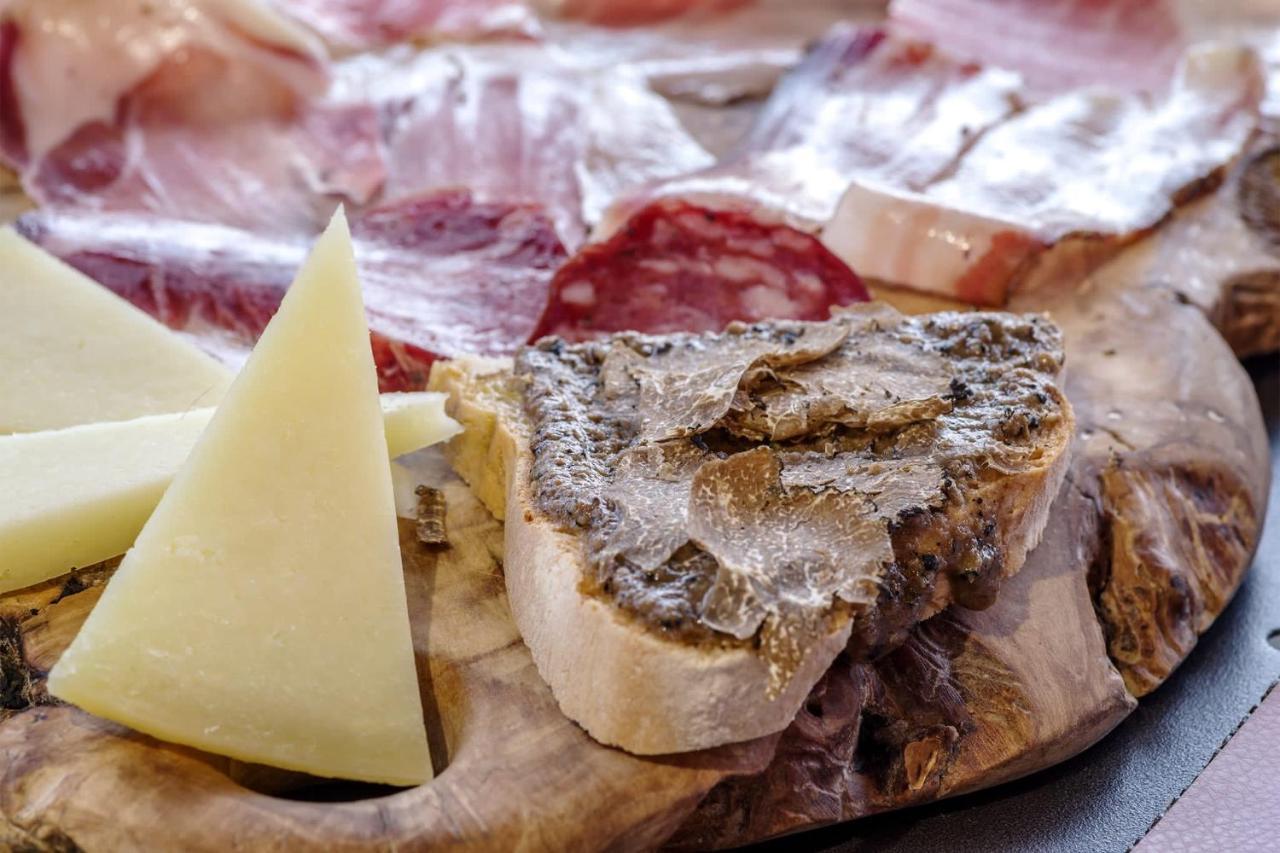 טרווי Albergo Ristorante Il Terziere מראה חיצוני תמונה