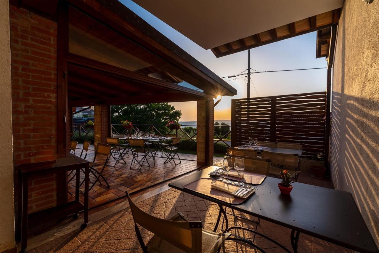 טרווי Albergo Ristorante Il Terziere מראה חיצוני תמונה